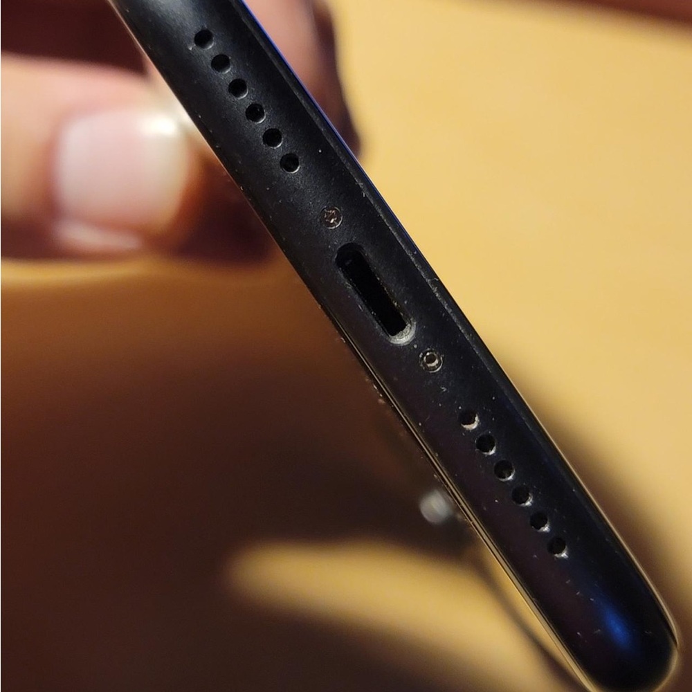 Apple iPhone 11 64GB unlocked in Black - Picture 6 of 7